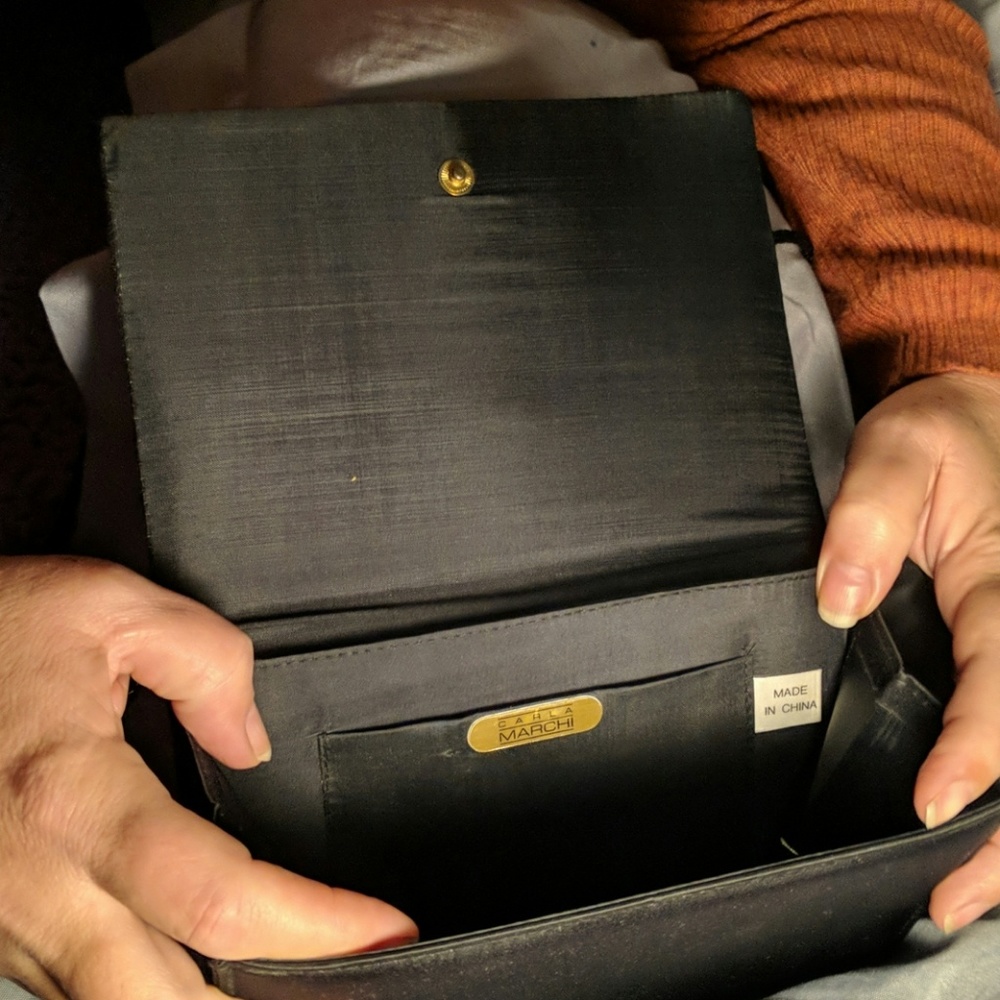 Carla Marchi bow clutch - Picture 3 of 3